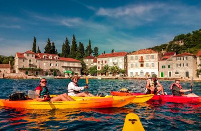 kayaks_with_Rose_village_in_the_background.jpg